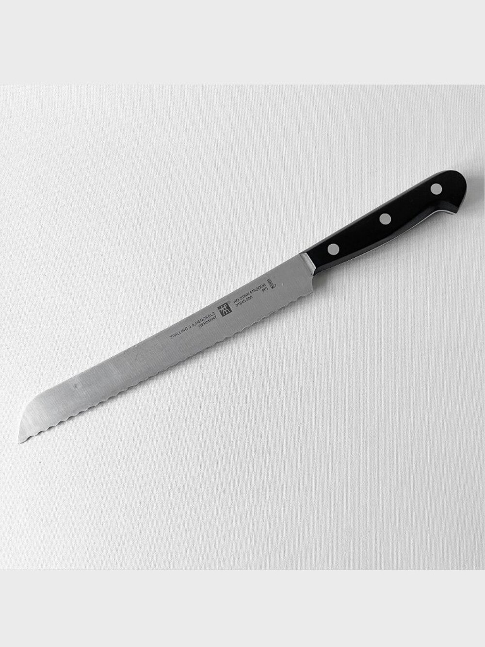 Zwilling J.A. Henckels 8" Serrated Bread Knife 31645-200 Germany